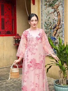 Very elegant design Pink Ao Dai For Evening Spring Events, Spring Evening Pink Ao Dai, Elegant Pink Ao Dai For Summer, Festive Pink Ao Dai For Formal Occasions, Red Ao Dai For Summer, Pink Short Sleeve Ao Dai For Spring, Summer Evening Ao Dai, Spring Party Ao Dai With Short Sleeves, Pink Long Sleeve Ao Dai For Party