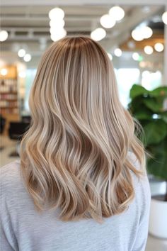 27 Winter Highlights for Blondes - Stylish Hair Ideas Light Beige Highlights, Light Beige Blonde Highlights, Blond Hair Highlights Natural, Medium Length Blonde With Layers, Neutral Blonde Hair Color Shades, Natural Creamy Blonde Hair, Beige Blonde Medium Length Hair, Beige Hair With Blonde Highlights, Creamy Beige Blonde Balayage