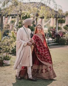 Dulhan Lengha, Manali Photoshoot, Mehandi Outfits Brides, Groom Sherwani Indian, Shaadi Vibes, Royal Wedding Outfits, Bride Groom Photoshoot, Groom Sherwani, Indian Bridesmaids