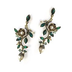 Emerald green crystal earrings per our convo at discounted cost. Emerald Statement Necklace, Medieval Earrings, Emerald Green Crystal, Popular Earrings, Red Heart Earrings, Emerald Green Earrings, Emerald Bracelet, Retro Earring, Silver Lockets