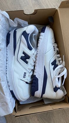 Nike Ideas, Shoes Inspo 2023, Shoe Inspo Aesthetic Sneakers, Sneakers Aesthetic Girl, Cool Girl Accessories Aesthetic, New Balance Outfit550, Dream Sneakers, New Balance Outfit 550, Shoes Newbalance