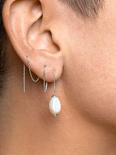 Perla Threader Earrings - 925 Sterling SilverWhite PearlAesthetic JewelryankorLunai Jewelry Modern Wedding Jewelry, Wedding Jewelry Gold, Gold Threader Earrings, Baroque Pearls Jewelry, Threader Earrings Gold, Minimalist Earring, Long Chain Earrings, Pearl Dangle Earrings, Gold Wedding Jewelry