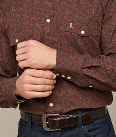 Named for our El Paso factory, this rugged western shirt features a cowboy yoke in front and back with a subtle, embroidered mirrored-L emblem on the left pocket and lower placket. Classic cowboy fit. Model is 6'0 and wearing size M. Cowboy Fit, L Names, Classic Cowboy, Handcrafted Boots, Handmade Boot, Western Shirt, Free Gift Cards, Western Shirts, Paisley