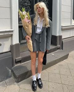 Linda Sza, Loafers Outfit, Preppy Girl, Paris Outfits, School Looks, Looks Street Style