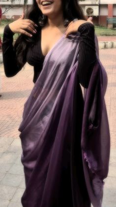 #saree #purple #black Deep Purple Outfit, Black Saree Aesthetic, Saree Aesthetics, Lilith Aesthetic, Saree Purple