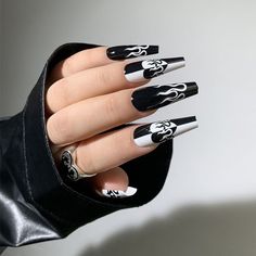 Time to brush the dust off those quarantined claws and get ready for the spookiest night of the year. Black And White Nail, Long Press On Nails, Heart Nail, Manicure Tips, Manicure Diy, Ballerina Nails, White Nail