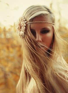 Braided Hippie Headband with a flower on side:) love this!!! Hippie Headband Hairstyles, Hippie Headbands, Braut Make-up, Long Blonde, Long Blonde Hair, Blonde Beauty