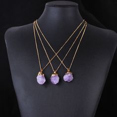 Material: amethyst Pendant size: irregular Chain length: 20" + 2.5" extended chain Style: silver plated / gold plated Quantity: 1 pc Packing: Comes with a GIFT box 📌 There will be some COLOR, SIZE and SHPAE difference between the real items and the pictures because of the pendants is natural.  📌 As this item is handmade, please allow for small variations in design. Please contact us at the first time if you have any problems about products. Dedicated to handicraft production, looking for bette Gold Amethyst Jewelry With Adjustable Chain, Purple Necklace With Adjustable Chain For Gift, Purple Clavicle Chain Pendant Necklace, Gold Amethyst Necklace With Adjustable Chain, Purple Raw Stone Necklace For Gift, Gold Amethyst Pendant Crystal Necklace, Amethyst Pendant Necklace With Raw Stone, Amethyst Raw Stone Pendant Necklace, Gold Amethyst Gemstone Crystal Necklace