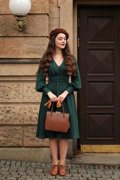 1940s Inspired Outfits, Autumn Dress Outfit Casual, Vintage French Outfit, 1940s Inspired Fashion, Modern Vintage Dress, Vintage Outfits Classy, 1940s Outfits, 1930's Fashion, Robes Glamour