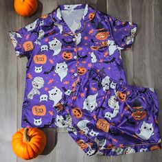 Perfect For Halloween, Autumn, Fall, & Pumpkin Spice Season Cuddle Up And Relax With These Womens New Silky Satin Halloween Pajamas In A Size Large. Button Down Top With Elastic Waist Shorts. 95% Polyester 5% Elastane Non Smoking Home Tags: Homegoods Marshalls Tjmaxx Halloween Autumn Fall Season Seasonal Pumpkin Spice Holiday Holidays Ghost Ghosts Pumpkin Pumpkins Skull Skulls Spooky Creepy Boo Jack O Lantern Witch Witches Hocus Pocus Vampire Vampires Fangs Bat Bats Eek Glam Pink Shabby Chic Rae Scary Hello Kitty, Jack O Lantern Witch, Rachael Zoe, Pink Shabby Chic, Satin Pjs, Halloween Pajamas, Halloween Autumn, Pumpkin Spice Season, Ghost Cat