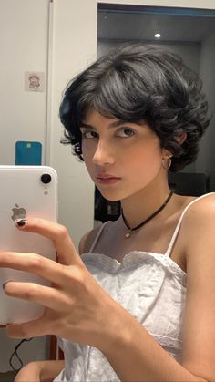 Puffy Nibbles, Really Short Hair Aesthetic, Short Fem Hairstyles, Grunge Pixie Haircut Curly, Pixie Cut Ondulado, Short Punk Hair Pixie, Really Short Curly Hairstyles, Grunge Pixie Haircut, Fluffy Pixie Cut