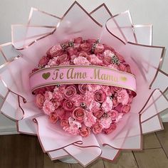 a bouquet of pink flowers with a ribbon on the top that says i've uma mama