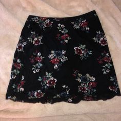 Pacsun Floral Skirt Vacation Black Mini Skirt, Black Floral Print Skirt For Vacation, Black Floral Print Pencil Skirt, Black Floral Print Mini Bottoms, Black Floral Print Mini Length Bottoms, Black Floral Print Mini Skirt, Summer Black Pencil Skirt Skort, Black Skort For Spring Vacation, Black Pencil Skirt Skort For Summer