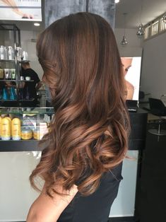 Cinnamon Hair Balayage, Cinnamon Hair Highlights, Cinnamon Brown Hair Color Highlights, Brown Hair Trends, Summer Hair Color Ideas, Chestnut Hair Color