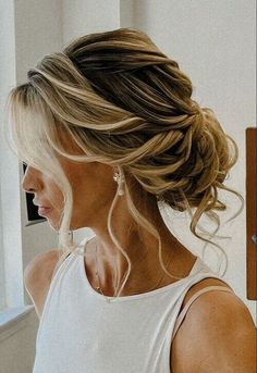 21 Wedding Updos For Medium Length Hair (Bridal Hair Inspo) Bridesmaid Updo Hairstyles Brunette, Color Hair Styles, Bride Hairstyles Updo, Bridemaids Hairstyles, Wedding Hair Up, Beauty Hair Color, Mother Of The Bride Hair, Bridesmaid Hair Makeup