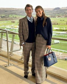 Yoanna Hanbury on Instagram: “Tweedle Dee and Tweedle Dum! The Hanbury’s in the Hanbury Tweed 🐎 Day 2 @cheltenhamraces” Tweed Street Style, Mode Style Anglais, Tweed Blazer Outfit, Tweedle Dee And Tweedle Dum, English Country Fashion, Tweedle Dum, Tweed Outfit, Tweedle Dee, Countryside Style