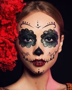 Purple Dia De Los Muertos Makeup Ideas, La Catrina Makeup Easy, Sugar Skull Face Paint For Women, La Catrina Makeup Tutorial, Half Face Catrina Makeup, Catrina Makeup Half Face, Dia De Los Muertos Face Paint Ideas, Halloween Make Up Ideas Creative, Sugarskulls Makeup