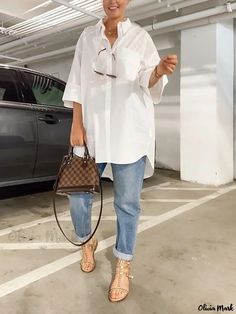 Olivia Mark - Classic Casual Blouse with Relaxed Fit and Timeless Shirt Collar Modern Blouse Designs, Shirt Collar Pattern, Long Denim Shorts, Oversized White Shirt, Dress Code Casual, Casual Chic Outfits, White Shirt Outfits, Look Short, Mode Casual