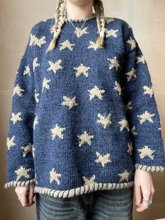 By Amano Knitwear Star Sweater Knitting Pattern, Coraline Sweater Pattern, Knitting Colorwork Sweater, Knit Star Sweater, Star Knit Sweater, Aesthetic Knitting Patterns, Embroidery Knitted Sweater, Knit Outfit Aesthetic, Coraline Jumper