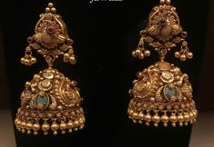 Antique Gold Jumka Indian, Nakshi Buttalu Earrings Gold, Gold Jhumka Earrings Bridal Antique, Antique Jhumkas Gold Temple Jewellery, Antique Jumka Design Gold, Antique Jimikki, Gold Jumkas Antiques, Butta Kammalu Gold Designs, Jumka Gold Designs