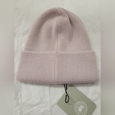 New With Tags Wool Canada Goose 100 % Authentic Pink Classic Spring Beanie Hat, Goose Hat, Canada Goose Hat, Canada Goose Logo, Beige Beanie, Vans Hats, Canada Goose Women, Vintage Socks, Bucket Hat White