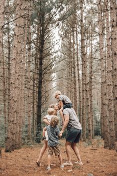 family of five photo inspo located in a beautiful set of woods in Nekoosa, all boy family photos captured by C Lee Creations a wedding videographer and photographer Fashion Family Photoshoot, Summer Props, Forest Photoshoot, Wisconsin Summer, Summer Family Pictures, Boys Summer Fashion, Photoshoot Summer