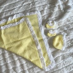 Has White Shimmer Iridescent Border. Beautiful Unisex Set, Brand New Perfect For Take Home Outfit Yellow Blanket, Yellow Blankets, Newborn Hats, Take Home Outfit, Home Outfit, Kids Accessories, Bootie, Accessories Hats, Brand New