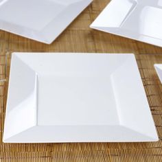 10Inch Modern White Square Plastic Disposable Dinner Plates With Glossy Finish Black Plastic Plates, Square Dinner Plates, Outdoor Graduation Parties, Outdoor Graduation, Disposable Plastic Plates, Plastic Dinnerware, Wedding Plates, Disposable Plates, Square Plates