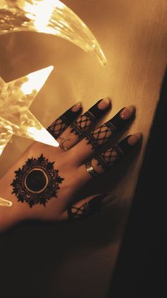 eid vibesss🌙✨✨ Aesthic Mehndi Designs, Mehndi Hand Poses, Mehendi Trendy Designs, Mylanchi Designs Simple, Eid Snaps, Aesthetic Dps, Burkha Designs, Horse Archery, Simple Mehandi