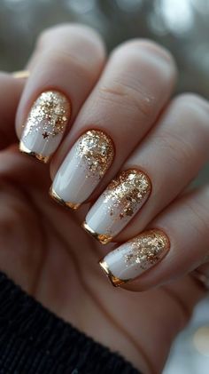 Gold Design Nails Nailart, Nails For Guest At Wedding, Fall Nails With Gold Glitter, Pretty Nails For Wedding Guest, Gold Tip Nail Designs, Gold And Silver Glitter Nails, Grey And Gold Nail Designs, Nail Designs With Gold Glitter, Gold French Nails Design