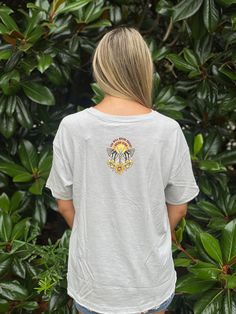 Grey short sleeve shirt with the phrase 'You will never regret being kind' and a butterfly flying over flowers. Simply Southern logo below. Similar design on upper back. 100% cotton with an oversized silhouette and distressed hem. Unisex range sizing. Relaxed Fit Short Sleeve T-shirt With Sunflower Design, Groovy Summer Cotton T-shirt, Spring Hibiscus Print Short Sleeve T-shirt, Simply Southern Shirts, 7 Jeans, Simply Southern Tees, Never Regret, Simply Southern, Curvy Jeans