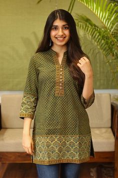 Short Kurta Designs Women, Simple Kurti Designs, Tunic Designs, Kurti Designs Latest, Stylish Short Dresses