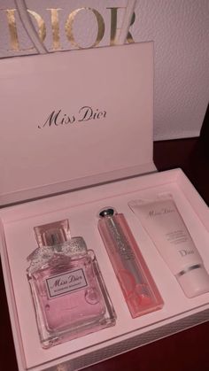 Perfume Gift Ideas, Perfume Miss Dior, Which Makeup, Miss Dior Perfume, Perfume Dior, Koleksi Parfum, Miss Dior Blooming Bouquet, Fragrances Perfume Woman, Perfume Collection Fragrance