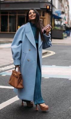 Light blue maxi coat + teal jumpsuit + tan bag + tan platform heels. 2022 street style fashion trends at London fashion week #streetstyle #fashionweekstreetstyle #2022fashiontrends #londonfashionweek #fashionoutfits Blue Heels Outfit, Powder Blue Coat, Light Blue Coat, London Fashion Week Street Style, London Fashion Weeks, Coat Trends, Fashion Revolution