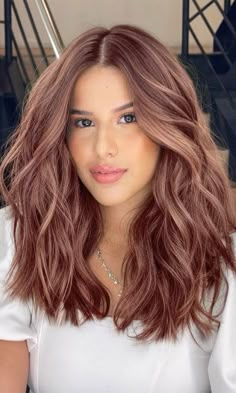 Trendy Fall Hair Color, Embracing Diversity, Fall Hair Color Trends, Smink Inspiration, Spring Hair Color, Hair Tips Video, Short Haircuts For Women, Hairstyle Trends, Rose Gold Hair