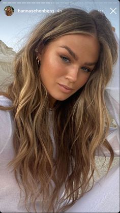 Brown Hair Inspo, Brunette Hair With Highlights, Honey Blonde Hair, Blonde Hair Inspiration