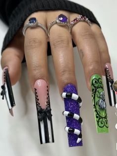 Ongles Goth, Paznokcie Hello Kitty, Nail Art Halloween, Goth Nails, Unique Acrylic Nails, Halloween Nail Designs