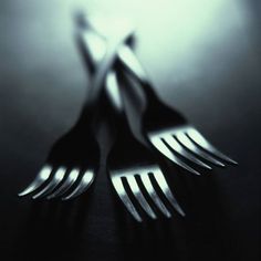 two forks are placed next to each other