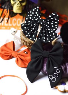 The Exclusive Halloween set of bows Color bow with interesting patterns will decorate your hairstyle! Halloween collection bows. It will make your hairstyle unique and memorable. An accessory that creates the mood of Halloween, autumn, pumpkin and sweets. Trick or treat. Made from natural linen, interesting patterns, automatic hairpin. Black flax with BOO! Size 13x18 cm. (5.12 x 7.09 inches) Orange flax with spider Size 9x16 cm. (3.54 x 6.3 inches) Peas (American cotton) Size 15x16 cm. (5.91 x 6.3 inches) Will be sent in gift wrapping! Hairstyle Unique, Interesting Patterns, Halloween Bows, Halloween Autumn, Autumn Collection, Your Hairstyle, Bow Set, Black Bow, Barrettes