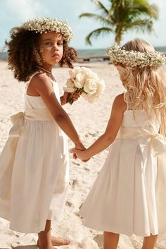 Ralph Lauren Wedding, Beach Flower Girls, Beach Flower Girl Dresses, Flower Girl Inspiration, Beach Wedding Flowers, Wedding Flower Girl Dresses, Wedding Flower Girl, Wedding Picture, Wedding Crown