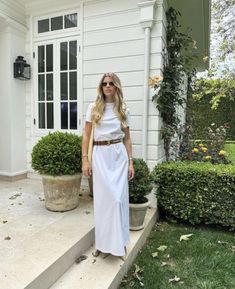 sofia richie, sofia richie style, sofia richie aesthetic, quiet luxury, celebrity outfit ideas, celebrity, quiet luxury fashion Elegant White Dress, Style Transformation, Maxi Robes, Rich People