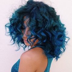 Fun Hair Colors For Curly Hair, Fun Hair Color Ideas For Curly Hair, Fun Curly Hair Color, Curly Blue Hair, Blue Curly Hair, Blue And Green Hair, Haircut Options, Hair Fringe, Confident Women