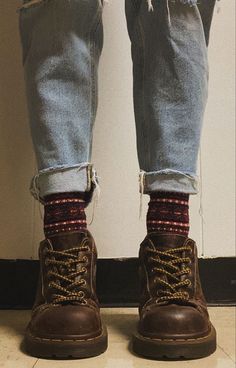 Shades Of Red Outfit, Brown Doc Martens Aesthetic, Goblin Core Shoes, Fall Boots Aesthetic, Grandpacore Outfits, Moony Outfits, Autumncore Outfit, Goblincore Shoes, Goblincore Boots