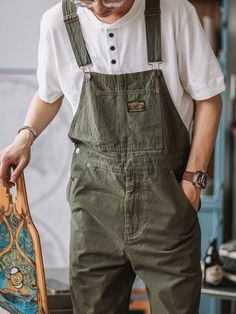 Overalls are synonymous with workwear.These ones are cut from cotton in a classic brown hue, then detailed with all those workshop-ready features like an array of pockets, a hammer loop and adjustable straps at the front. Denim Overalls Shorts, Concept Clothing, Classic Brown, Chino Jeans, Parka Coat, Denim Overalls, Overall Shorts, Denim Pants