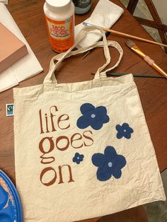 Tote Bag Design Ideas Paint, Canvas Bag Painting Ideas Diy, Painted Tote Bags Ideas, Tote Bag Design Paint, Tote Painting Ideas, Tote Bag Art Painting, Painting Tote Bag Ideas, Paint Tote Bag Ideas