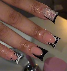 **Luxury Press-On Nails: Elevate Your Style with Elegance and Ease** --- **Welcome to the epitome of sophistication and convenience in nail fashion Sold over 100+ orders (on TT shop & IG)🎉 Now available on Etsy🥰 OUR nails are Trending NOW💓 Are you ready to transform your nails into a statement of luxury and elegance? Look no further than our exquisite collection of Luxury Press-On Nails. Designed for the modern individual who appreciates the finer things in life, our press-on nails offer unpa Nails Freestyle, Short French Tip, Shorties Nails, Junk Nails, Short French, Duck Nails, Print Nails, Animal Print Nails, Nail Fashion