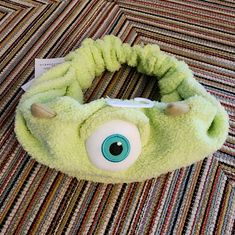 a stuffed animal headband with an eye on it