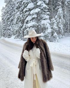 Slavic Girl, Winter Outfits Aesthetic, Winter Inspo, Snow Fashion