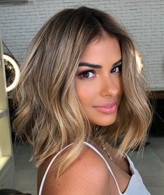 Long Tousled Bob with Bronde Balayage Blond Cenușiu, Dirty Blonde Hair Color Ideas, Spring Haircuts, Short Ombre Hair, Short Dark Hair, Tousled Bob, Bronde Balayage, Short Brown Hair, Dirty Blonde Hair