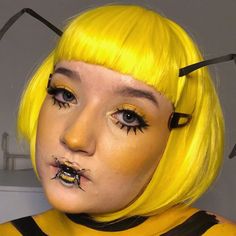 Bee Makeup Halloween, Bumble Bee Makeup, Bee Makeup Look, Bee Costume Makeup, Bumblebee Makeup, Bee Makeup, Bee Costume, Rainbow Makeup, Yellow Bee